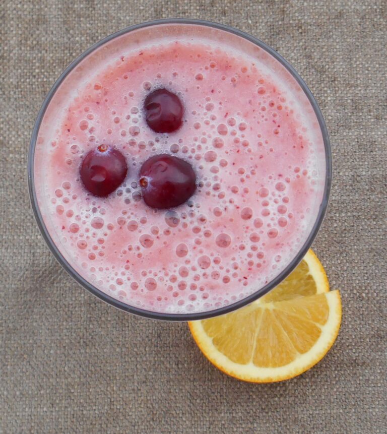 Antioxidants-Rich Cranberry Pineapple Smoothie