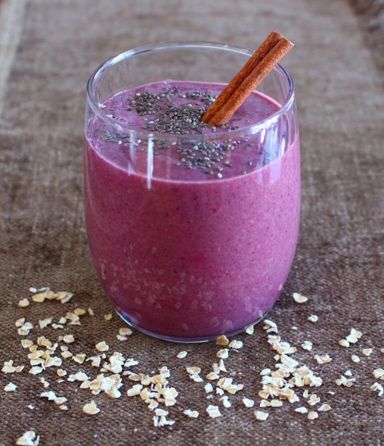Berry Oats Chia Smoothie