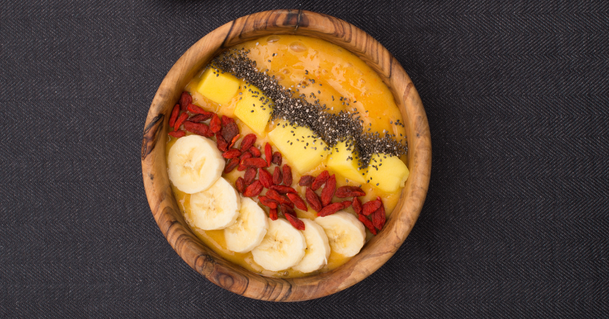 strawberry goji and pear smoothie bowl