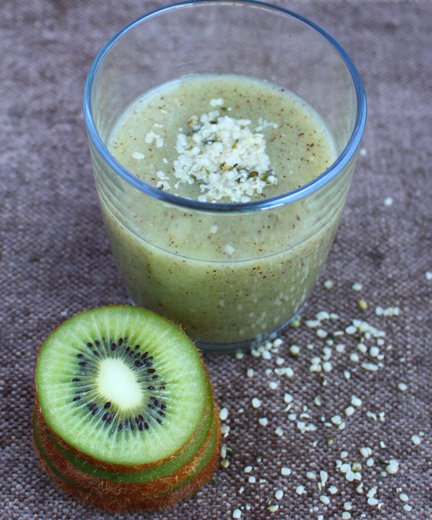 Kiwi pear smoothie