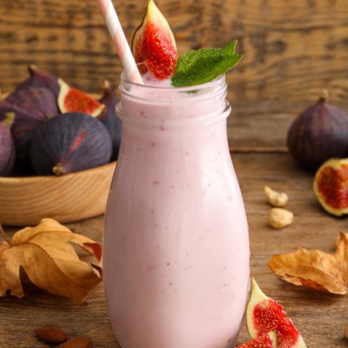 Creamy cashew and fig smoothie