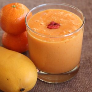 Clementine smoothie with mango