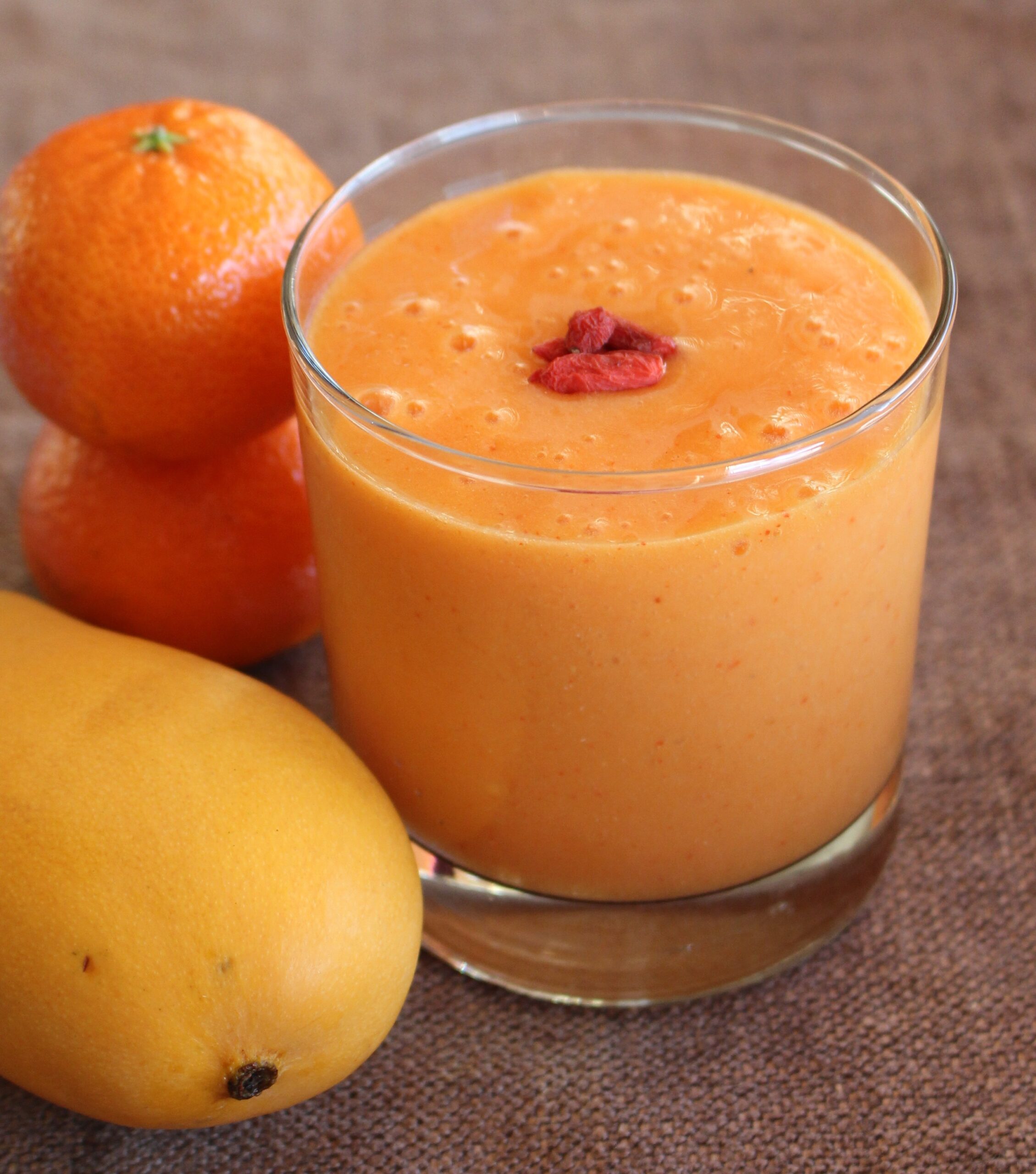 Clementine smoothie with mango