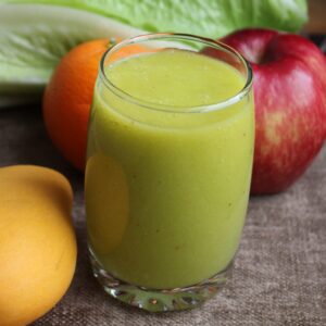 romaine lettuce smoothie with apple, mango. apple