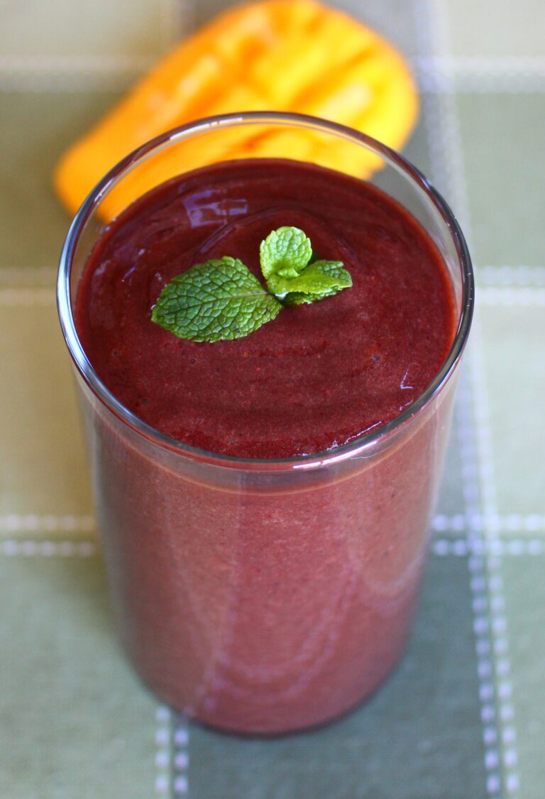 Creamy Mango Berry Mint Smoothie