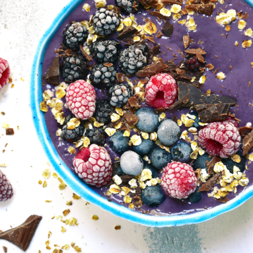 berry smoothie bowl