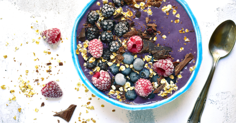 berry smoothie bowl